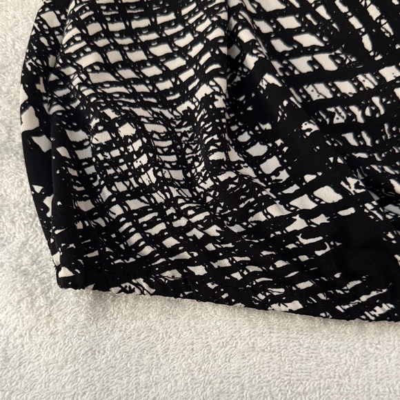 EUC MICHAEL Michael Kors Abstract Top 3/4 length sleeve. Elastic waist and Bands - Picture 3 of 5